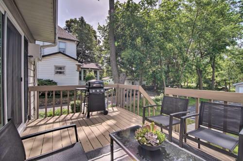 Charming Townhome Less Than 6 Mi Lake Michigan Beach!