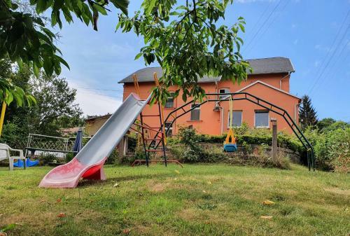 Apartamento Ferienwohnung Ost - Alte Schule Sachswitz