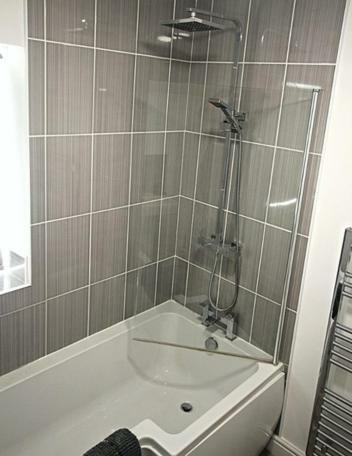Two Bedroom Holiday Home With Parking