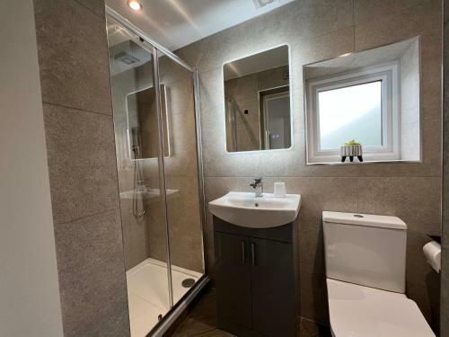 Luxurious Modern 2 Bedroom Bungalow Private Garden