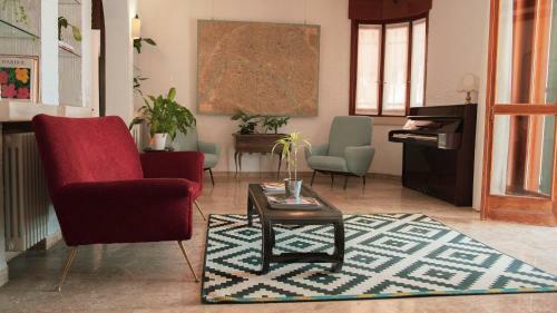 Coco House, Mexican Inspired Villa In Vicenza's Countryside