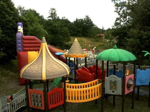 Snug Mobile Home In Toscana With Garden