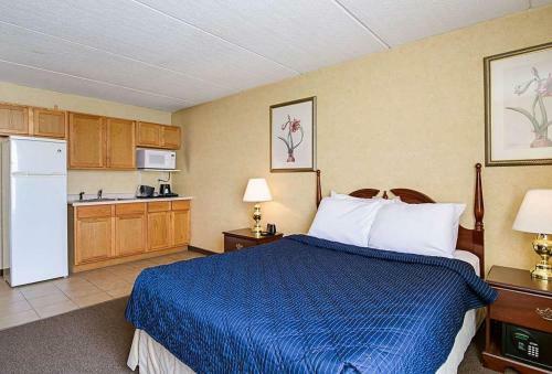Hotel North Aurora Inn & Studio
