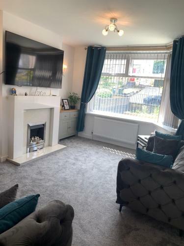 Modern 3 Bedroom Luxury Home With Private Drive