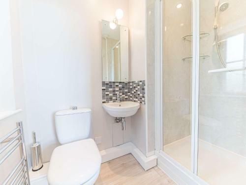 Pass The Keys Spacious Period Five Bed, Four Bath With Parking