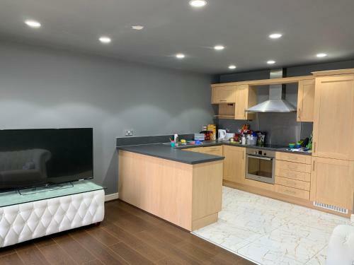 2 Bed Apartment River Thames View
