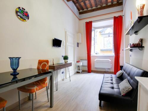 Fabulous Mansion In Lucca Town Centre
