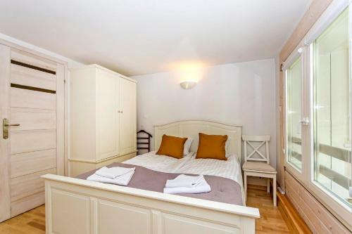 Carlo Rentyear Apartments