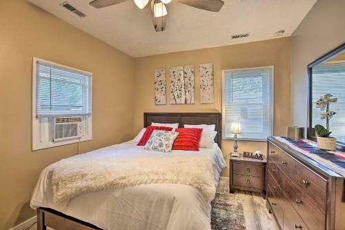 Council Bluffs Cottage Proximity To Parks!