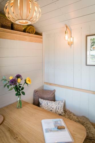 New Luxury Shepherd's Hut With Hot Tub In Cornwall
