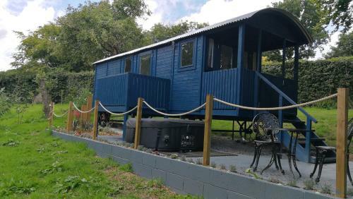 Daffodil Hut