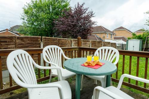 6 Beds Sleeps 7- Elegance Leisure Stay, Oldham