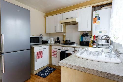 6 Beds Sleeps 7- Elegance Leisure Stay, Oldham