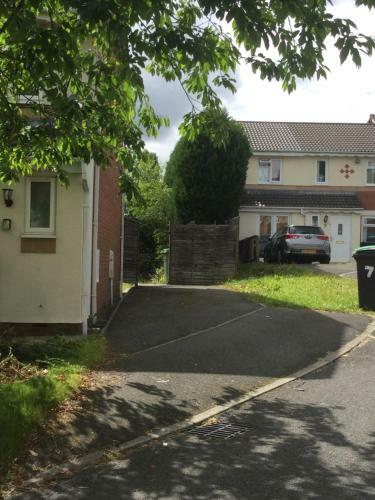6 Beds Sleeps 7- Elegance Leisure Stay, Oldham