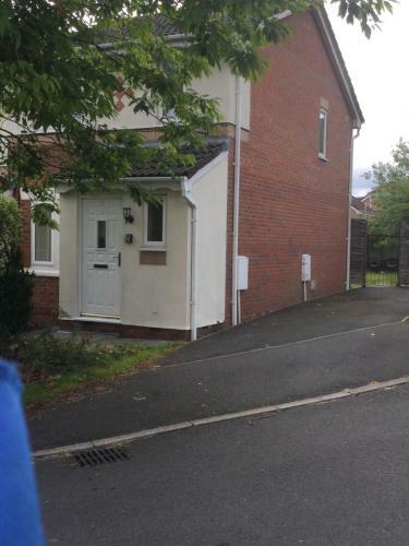 6 Beds Sleeps 7- Elegance Leisure Stay, Oldham