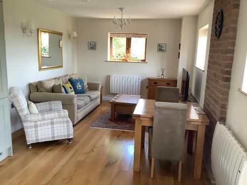 Woodcutters Barn For 2, Beautiful View, Ledbury