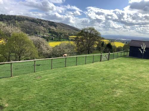 Woodcutters Barn For 2, Beautiful View, Ledbury