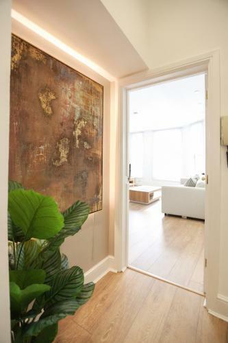 Stylish 1 Bed Apartment In Town Centre