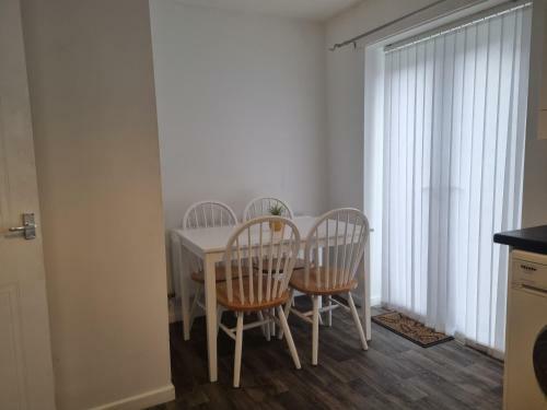 Charming 3-bed House In Leigh Siddow Common