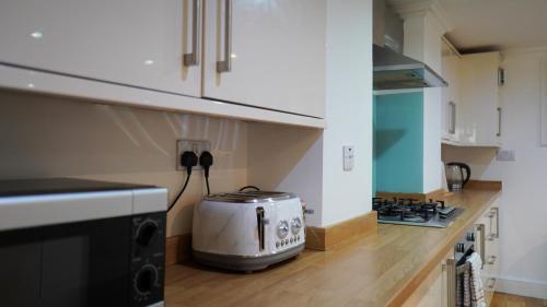 Modern & Spacious Leeds City Centre Apartment With Parking - Sleeps 5