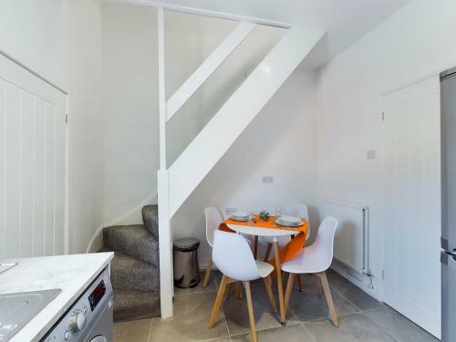 Gorst House 2 Bed House, Sleeps 4 Close To Stadium