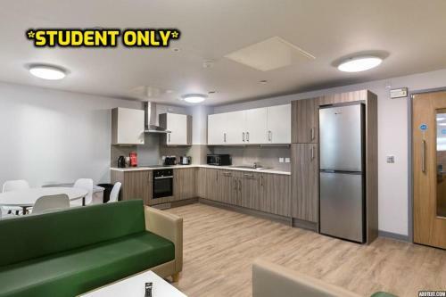 Student Only Zeni 5 Bed Apartment Liverpool