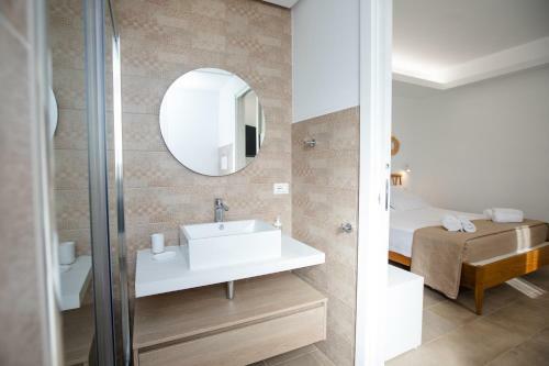 Izzhome Bellavita Apartment