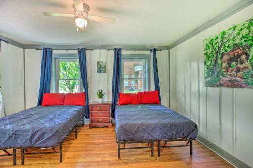 Apartamento Charming Getaway And Fire Pit Near Hikes And Lake