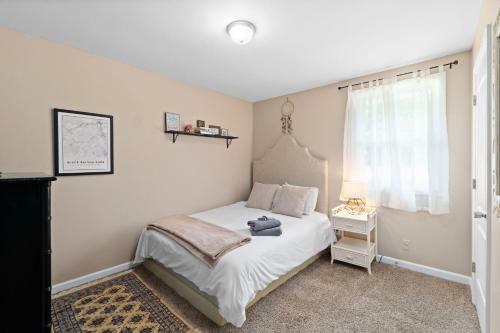 Cozy And Quaint In Clarksville-