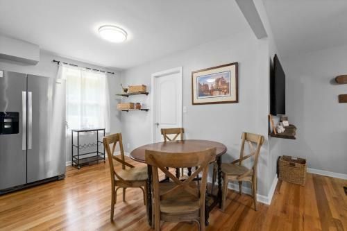 Cozy And Quaint In Clarksville-