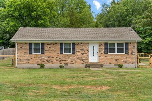 Cozy And Quaint In Clarksville-