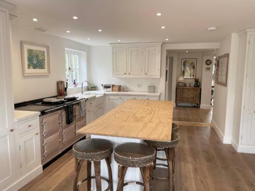 Beautiful New Forest Home With So Much Space!