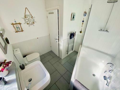 Tranquil 3 Bedroom Bungalow Close To Beach