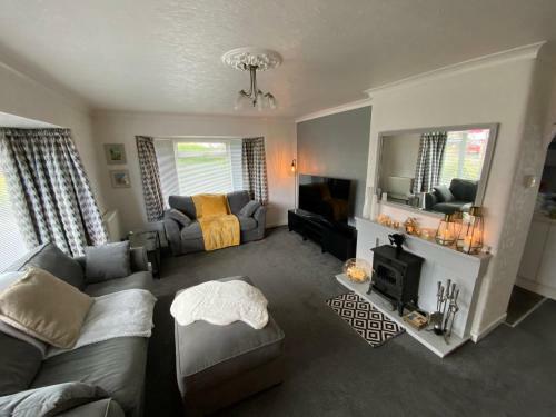 Tranquil 3 Bedroom Bungalow Close To Beach