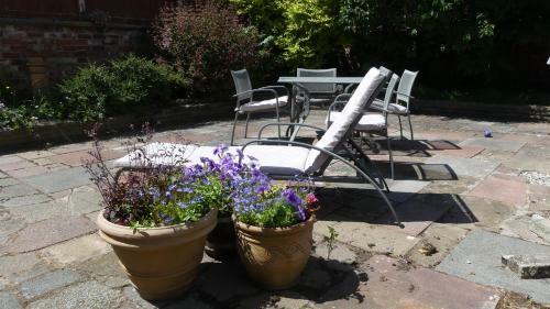 Tranquil 3 Bedroom Bungalow Close To Beach