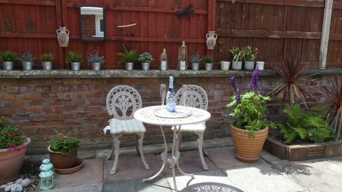 Tranquil 3 Bedroom Bungalow Close To Beach