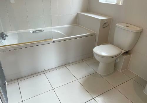 Maidstone Holiday Home (Sleeps 8)
