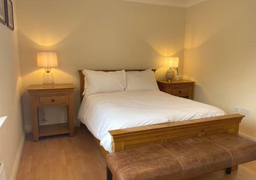 Maidstone Holiday Home (Sleeps 8)