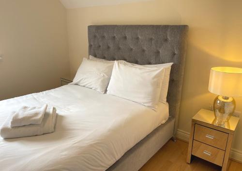 Maidstone Holiday Home (Sleeps 8)