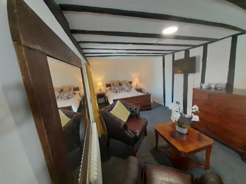 Hostal Stone Court House