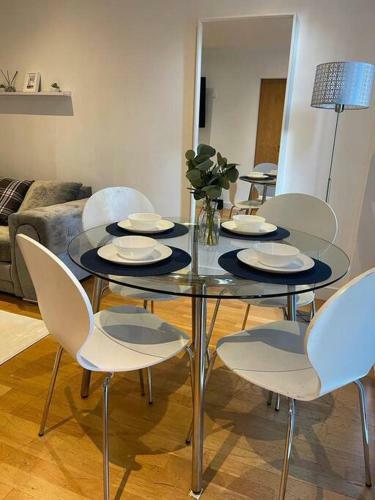 2bedroom Apartment With Free Parking On Premises