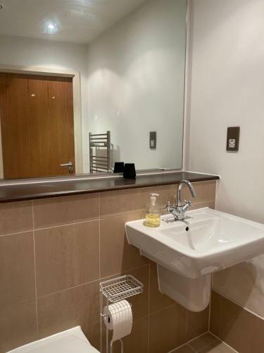 Central One Bedroom Apartment With Parking