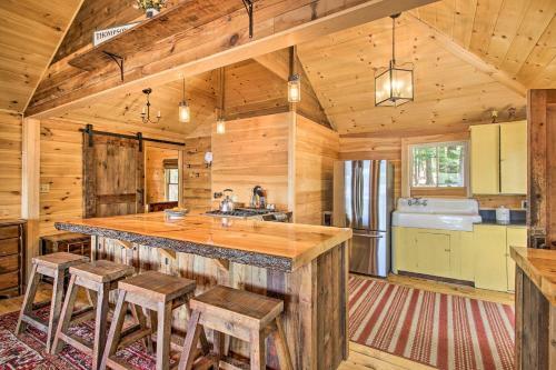 Lakefront Cottage Boat Dock, Patio And Kayaks!