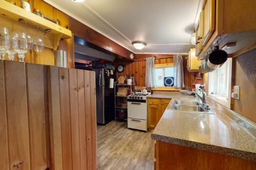 Cozy Sebago Basin Cabin