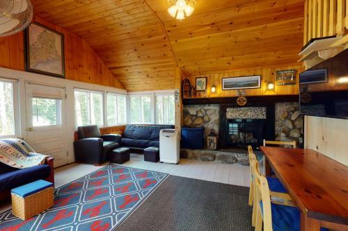 Cozy Sebago Basin Cabin