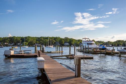 Waterside With It All