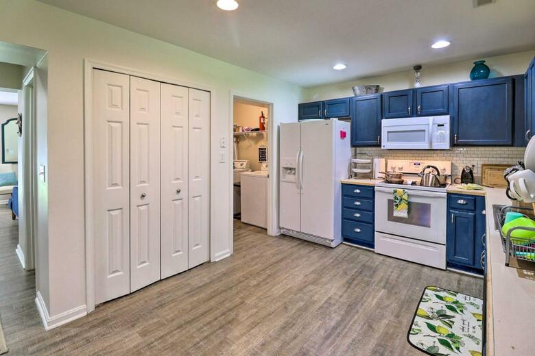 Beach House W/ Kayaks & Shared Boat Ramp Access