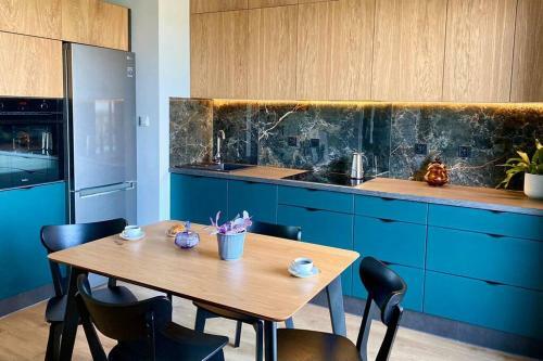 Cozy, Bright & Sunny Apartment With Terrace!