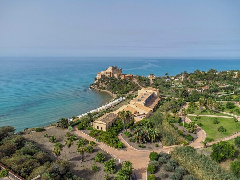 Hotel Falconara Charming House & Resort