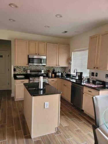Cheerful 4 Bedroom Home With Fireplace.